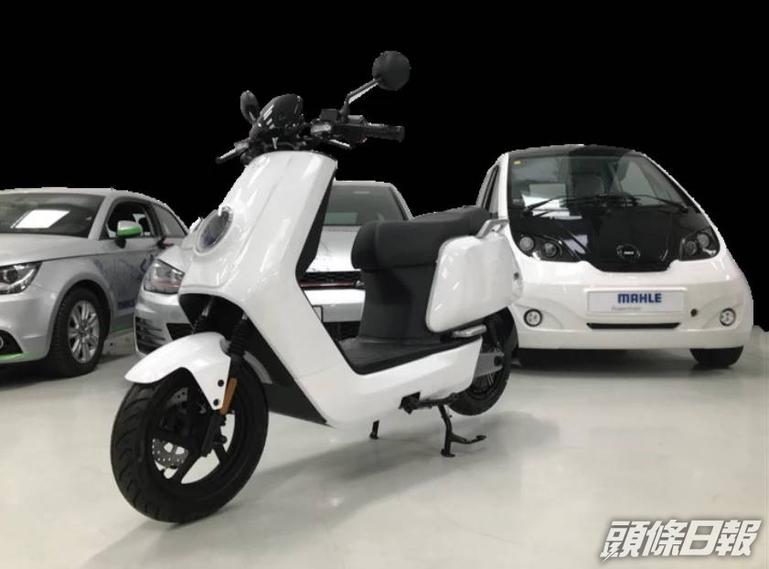 團隊於車展出示其中一輛裝備了新電池的綿羊仔。互聯網圖片