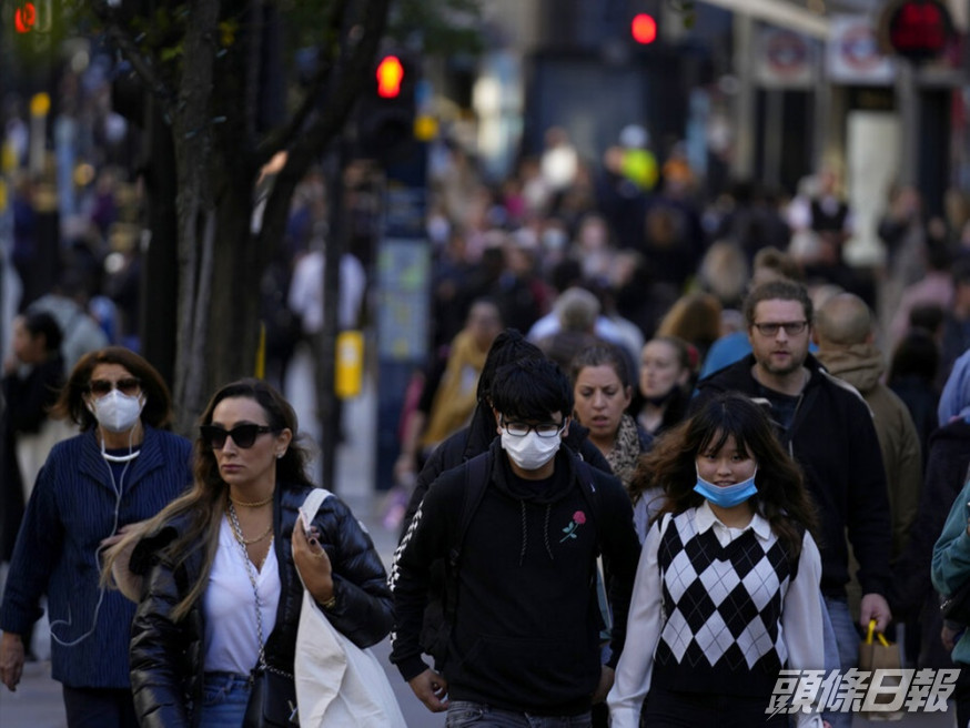 英國近日新冠疫情反彈。AP圖