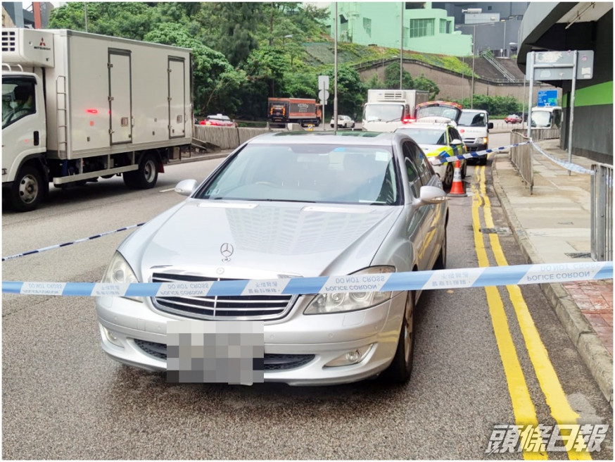 掛中港牌平治私家車的行車證過期近1年。