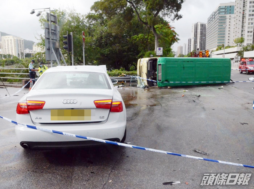 涉事白色私家車的女司機獲准保釋。資料圖片