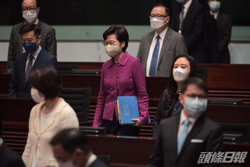 林鄭月娥到立法會出席答問大會。