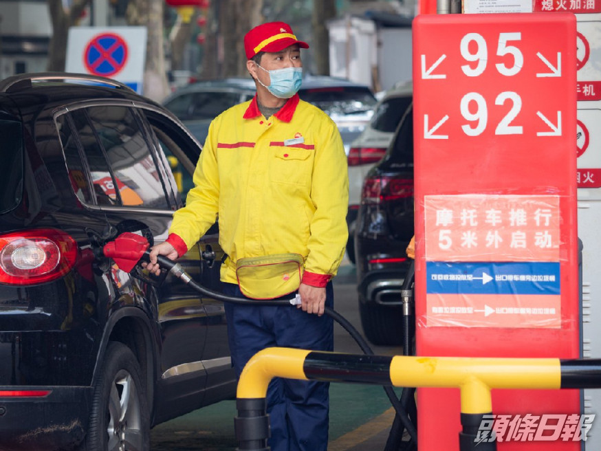 內地多地油站均限量加油。(新華社)
