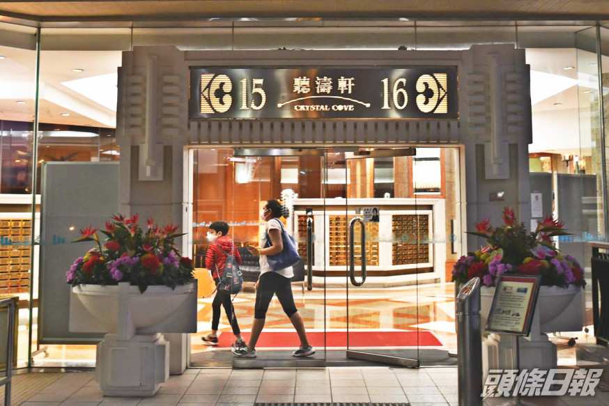女患者家住東涌映灣園聽濤軒15座。