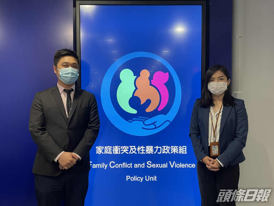 張寶月(右)及馮浩堅(左)講解虐兒趨勢,呼籲市民協助識別懷疑虐兒個案。 林家希攝