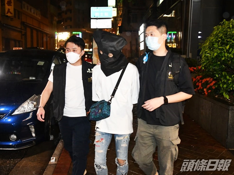 警方於行動中拘捕3名負責人。