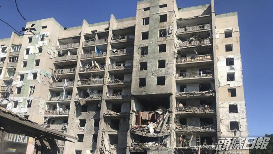 烏克蘭敖德薩一棟住宅樓遭攻擊受損。AP