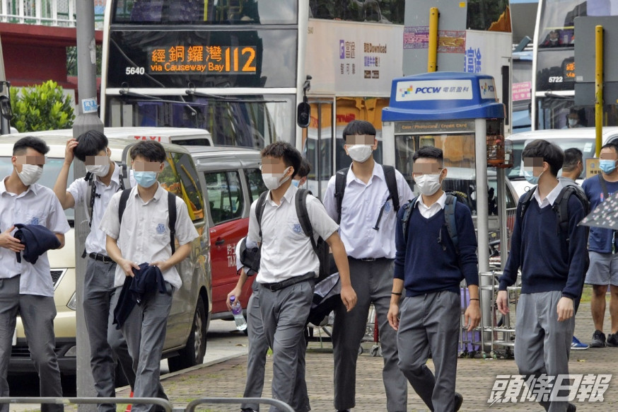 有媽媽懷疑15歲兒子與補習女教師有曖昧。示意圖片