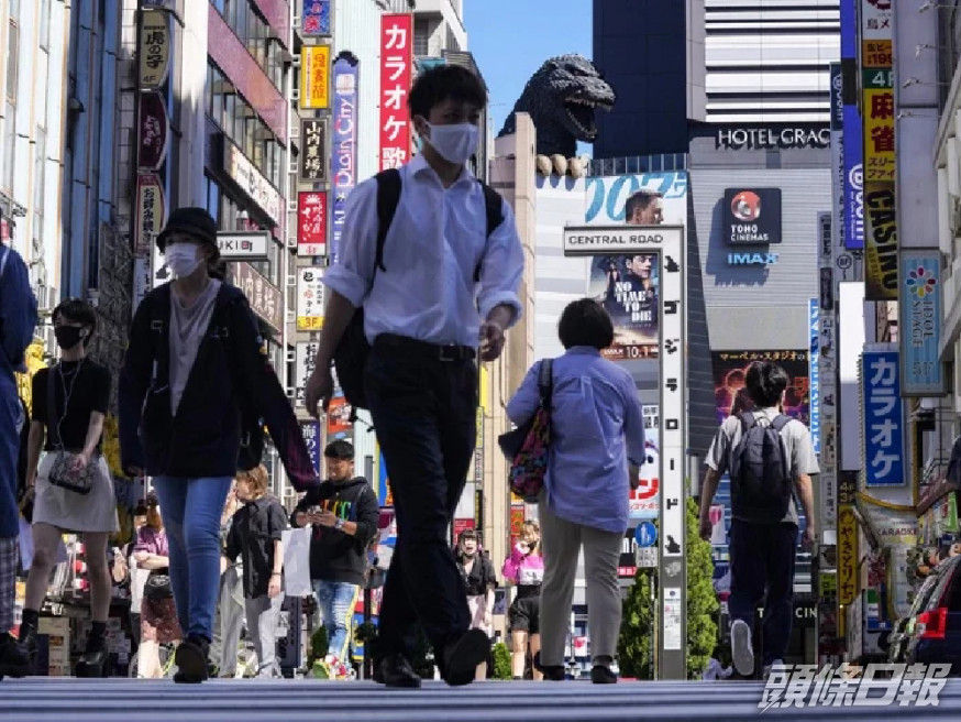 東京的單日確診數字兩個半月來首次低於500。 (美聯社)