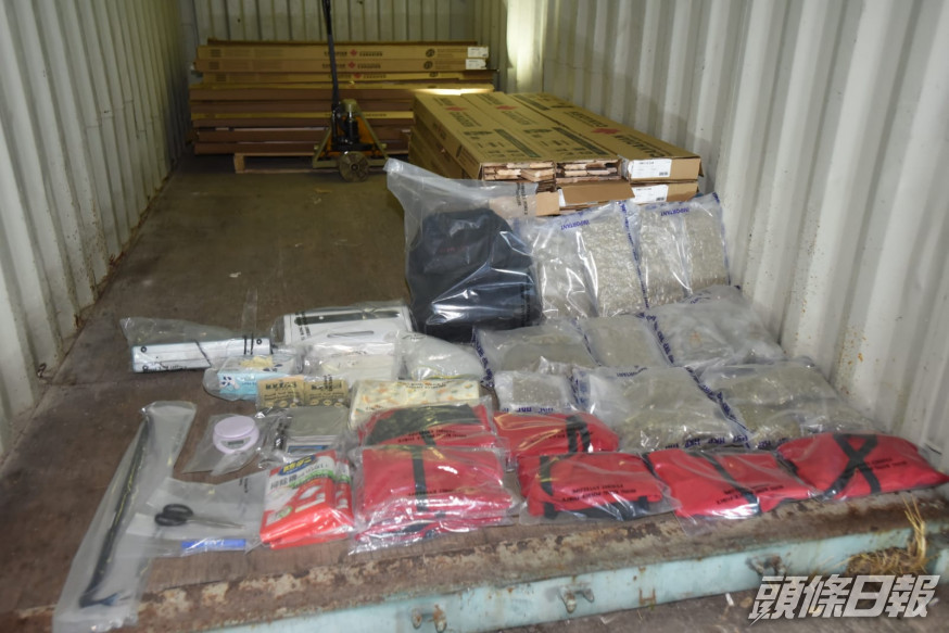 警方拘捕一名男子涉嫌販毒,並檢獲約150萬元的懷疑大麻花。尹敬堂攝