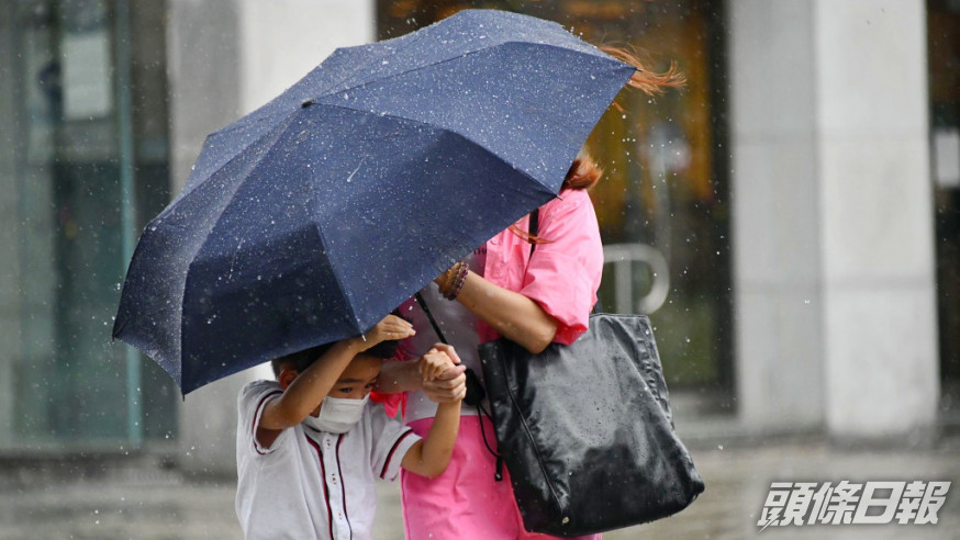 天文台表示,下周中期南海北部及廣東沿岸有狂風驟雨及雷暴,風勢頗大。資料圖片
