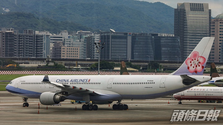 台灣當局宣布旅客自5日起毋須再時登機前核酸檢測結果上機。路透社資料圖片
