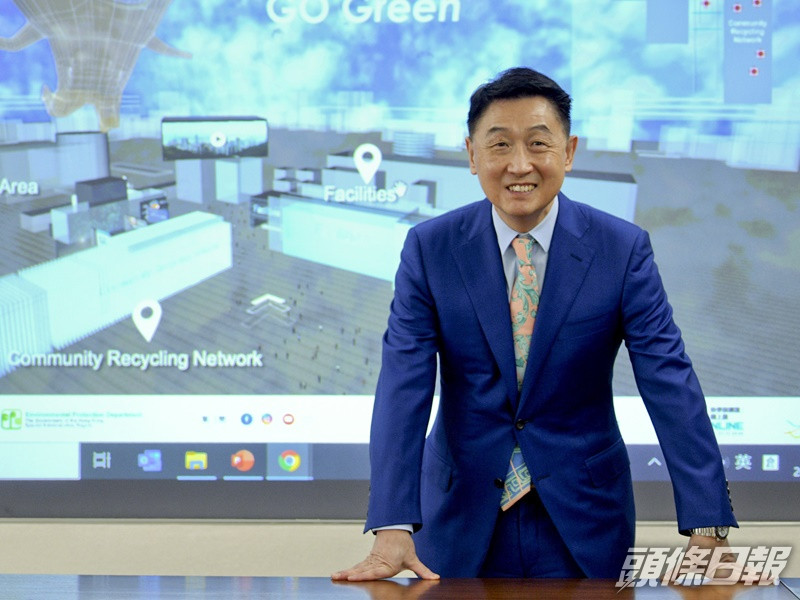 周啟良在疫情下積極推動網上展覽,並準備推出3D虛擬攤位吸引買家。