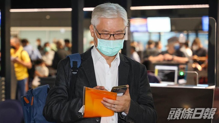 夏立言從台北出發往大陸訪問。中時圖片