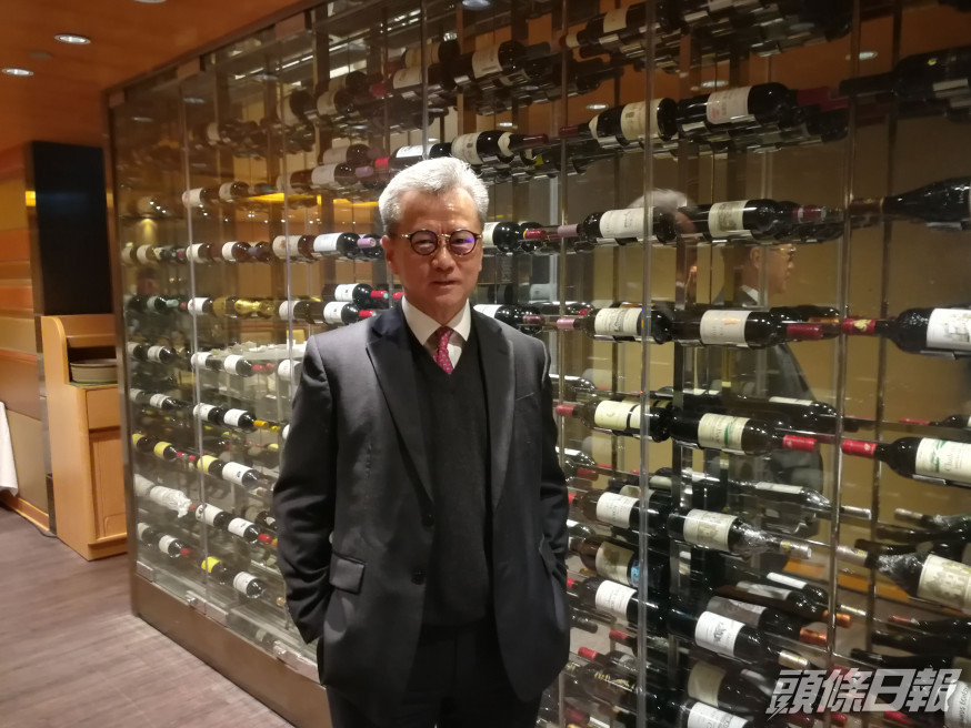 長實趙國雄表示,在量化寬鬆政策下,銀紙大貶值,「揸資產」成為贏家。