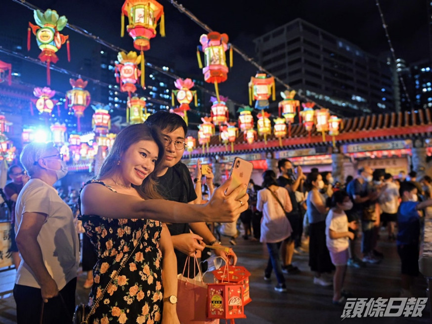 嗇色園黃大仙祠自今天起舉行百周廟會。