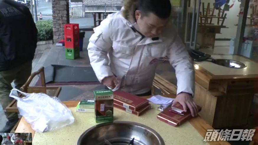 男子怒揭母親被騙買了壯陽藥。網上圖片