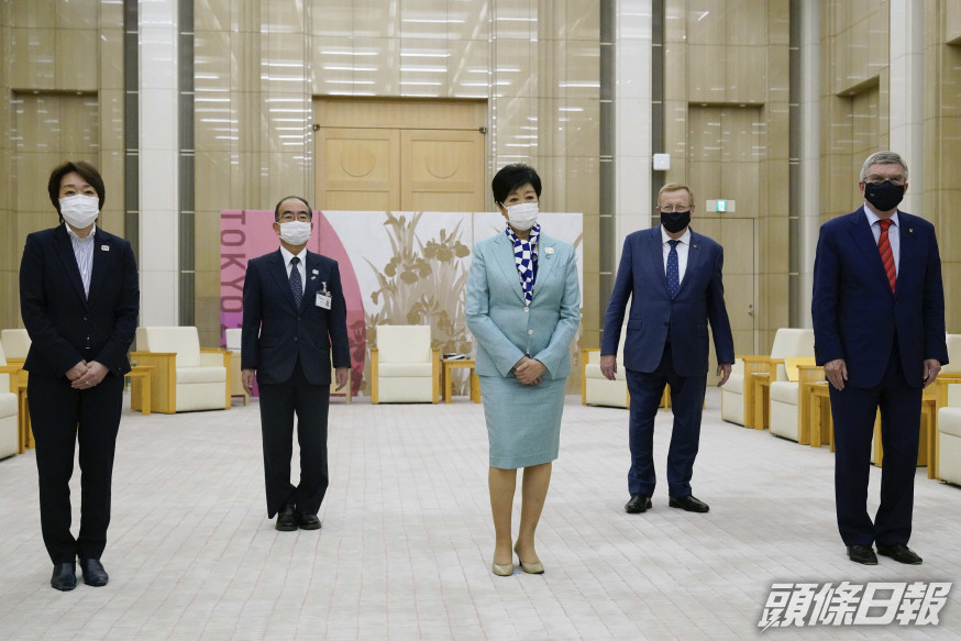 橋本聖子(中)未有否認是否取消周五上演的開幕禮表演。AP資料圖片
