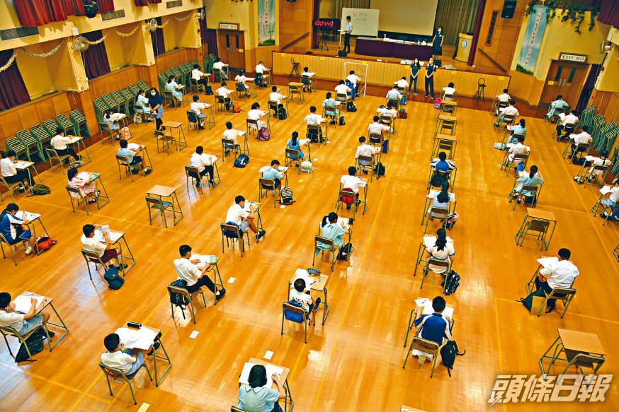 「中一編班試」約六成中學如期舉行,不少學校採DSE試場防疫措施,學生坐位隔距加大。