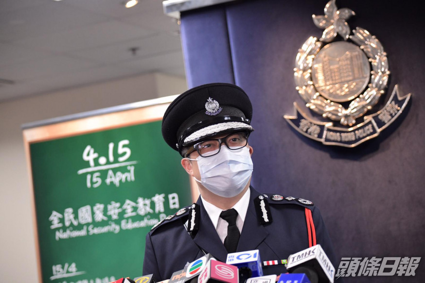鄧炳強對港台記者攜仿槍圖入警校感震驚,形容後果可以非常嚴重。