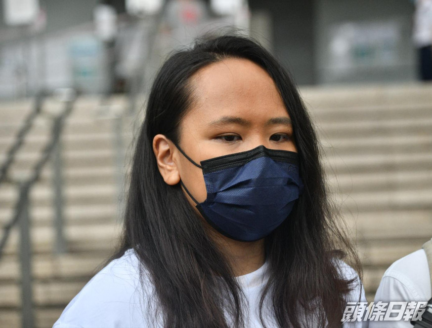 何家欣否認控罪及投訴遭警暴。