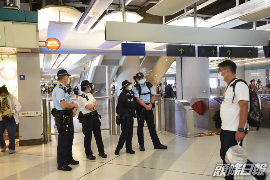 元朗站一帶有警員駐守。