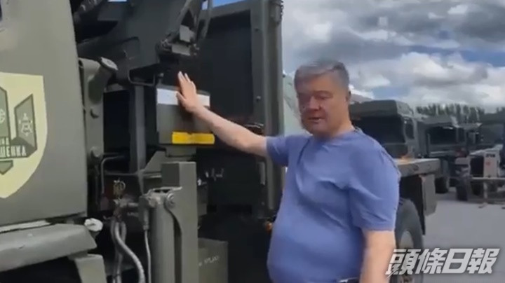 波羅申科自費購買12輛卡車，再轉贈烏克蘭軍方。Ukraine War Report twitter影片截圖