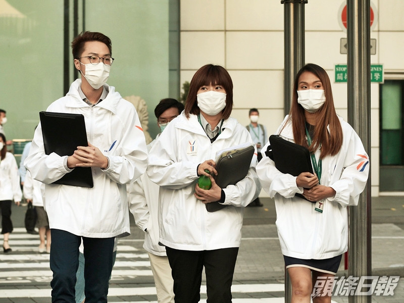 國泰空中服務員工會主席王思敏(中)認為應將簽約期限延長至一個月。資料圖片