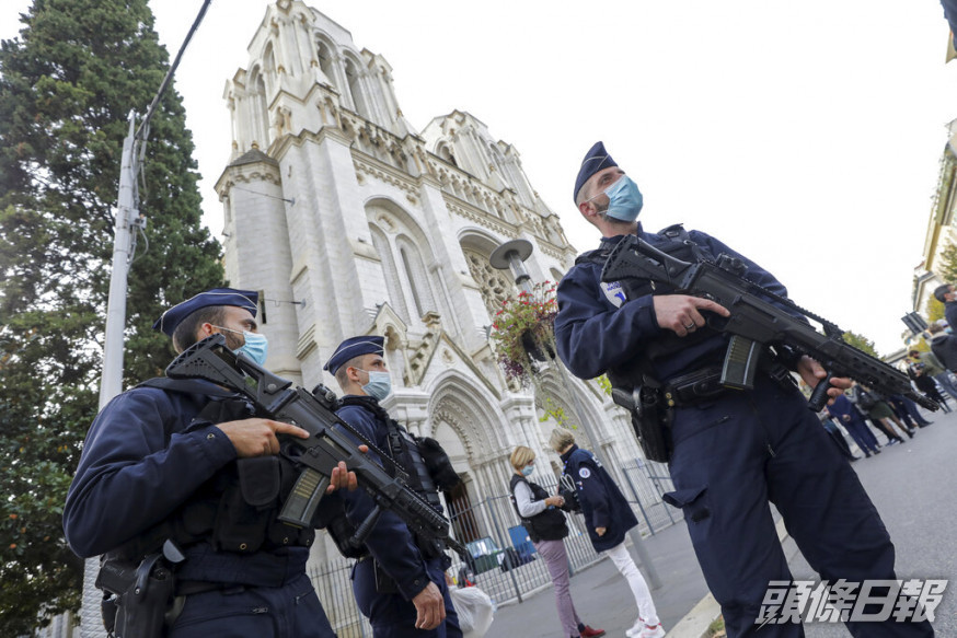 法國警方繼續調查周四在東南部尼斯市發生的恐怖襲擊慘劇。AP
