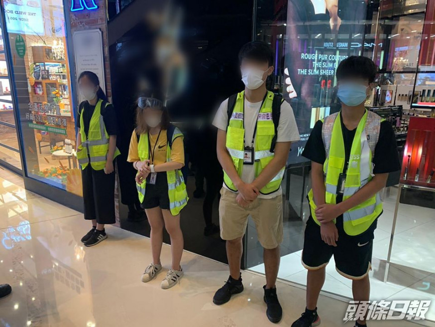 有身穿反光衣人士被扣查。警方facebook圖片
