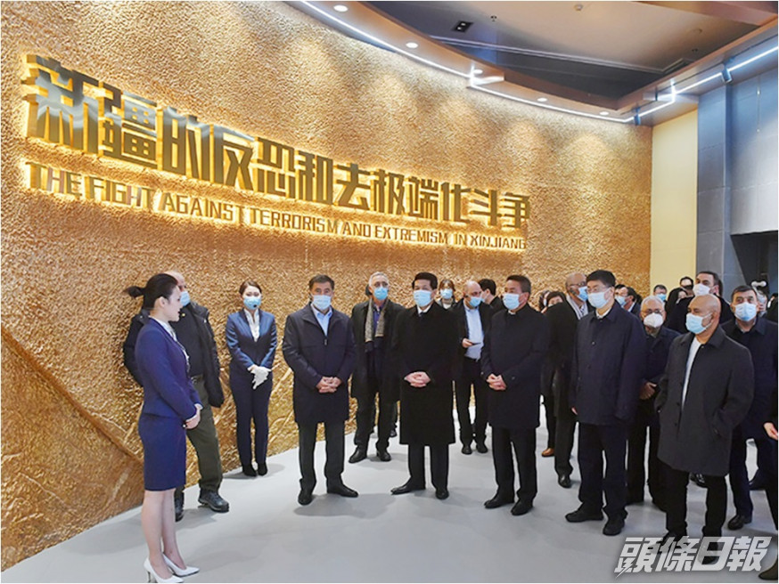 多名外國使節到新疆參觀訪問。網圖