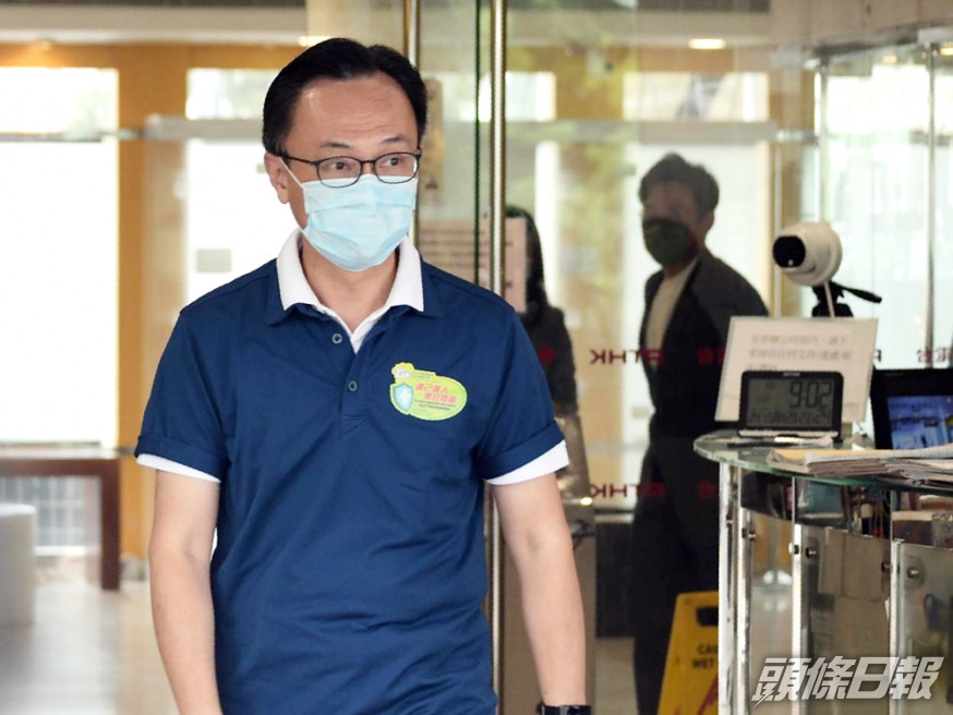 公務員事務局局長聶德權。
