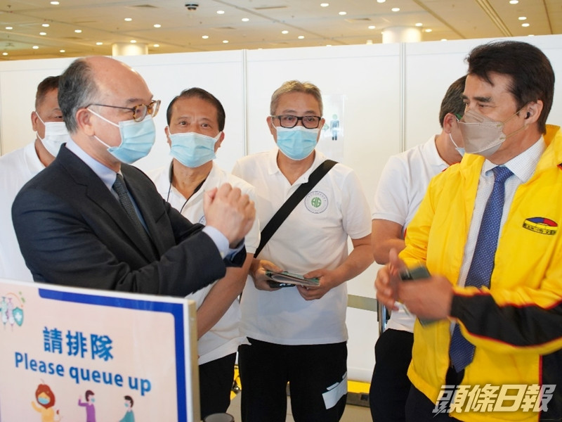運輸及房屋局局長陳帆預計,絕大部分活躍司機將在月底前完成疫苗接種。網誌圖片