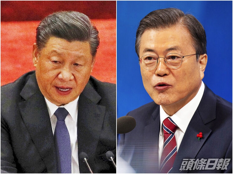 國家主席習近平(左)與南韓總統文在寅(右)通電話。AP圖片