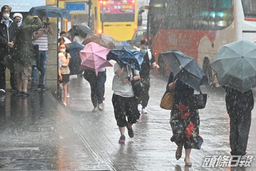 天文台料未來一兩日仍有大驟雨及雷暴。 資料圖片
