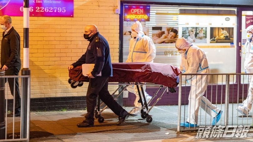 警方搬走死人屍體調查。互聯網圖片