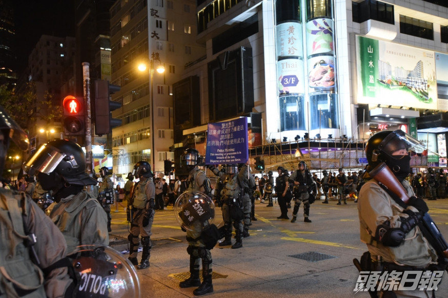 當晚大批防暴警到場。資料圖片