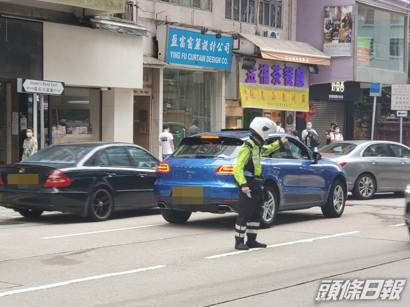灣仔一輛四驅車煞掣不及撞倒男童。