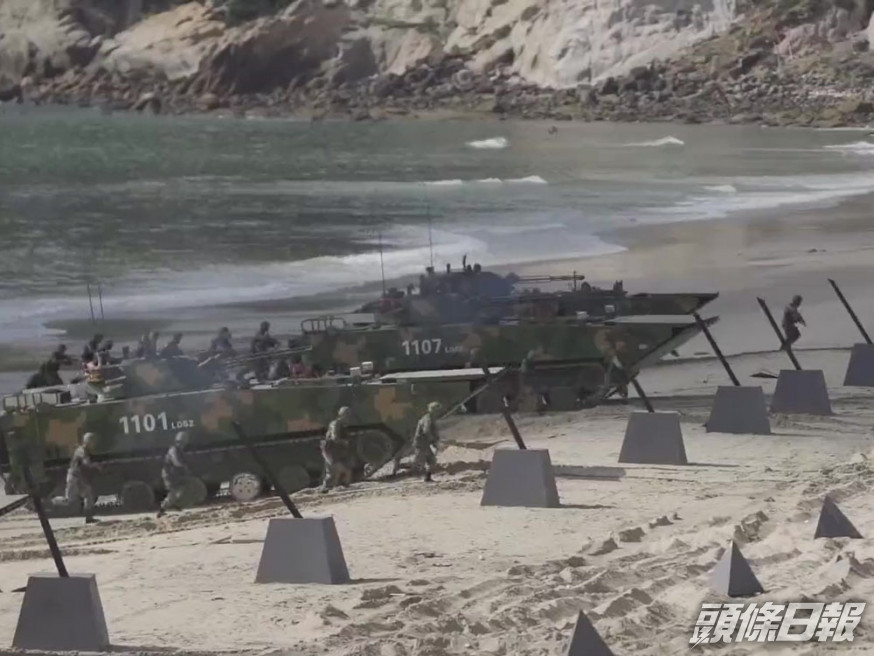 解放軍閩南海域渡海登陸演練影片曝光。