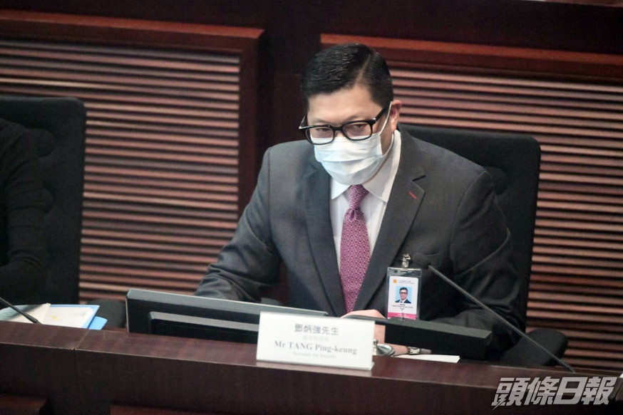 鄧炳強表示會研究23條立法的適用範圍。