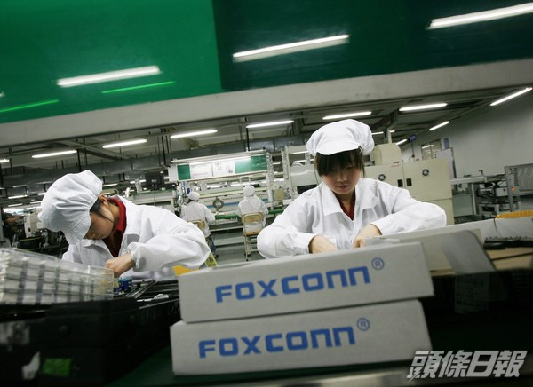 富士康鄭州廠的新人獎金一度高達1.15萬元人民幣。新華社資料圖片