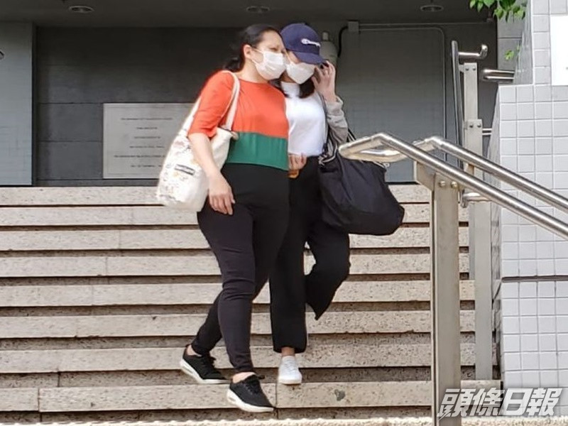 被告區婉泓(右)。陳子豪攝