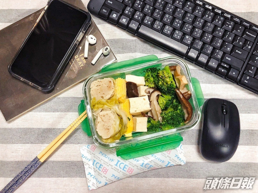 新同事首日上班帶飯拒外出用膳,遭打工仔批不懂人情世故。網圖