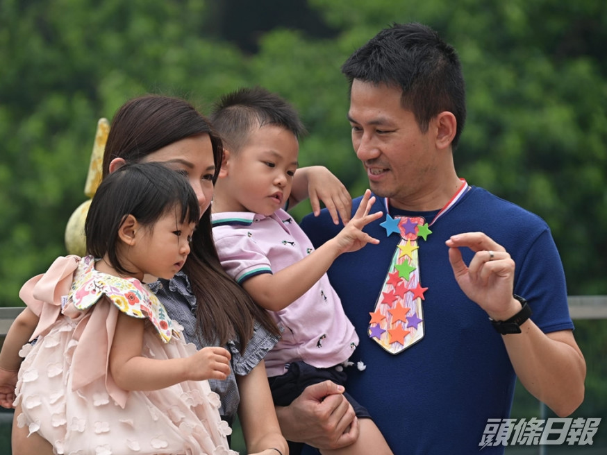 商場及公園等地人頭湧湧。