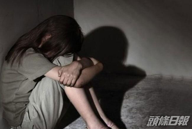 女學生為此感到悶悶不樂,認為被男教師「抽水」,最終在同院友人鼓勵下告知社署心理學家,揭發事件。 示意圖