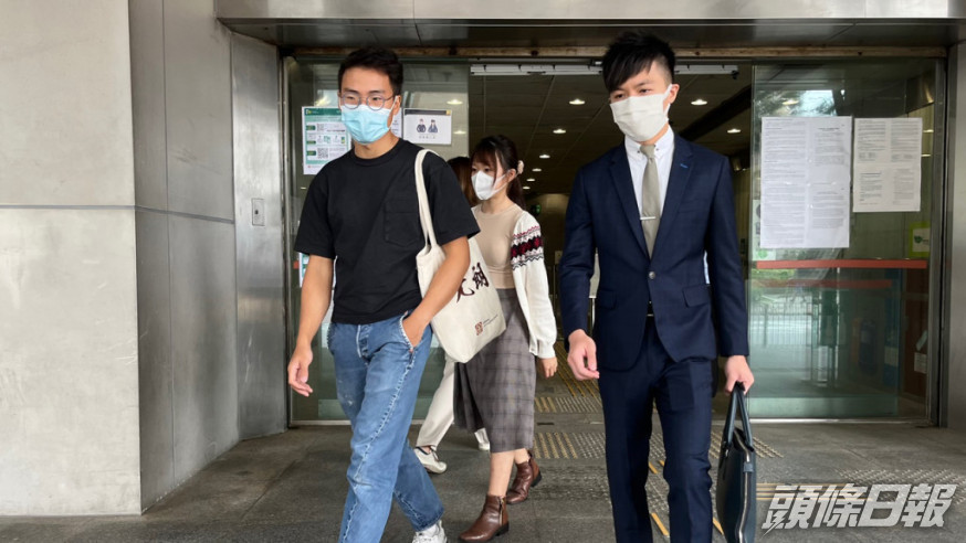 被告曾錦榮(左)。