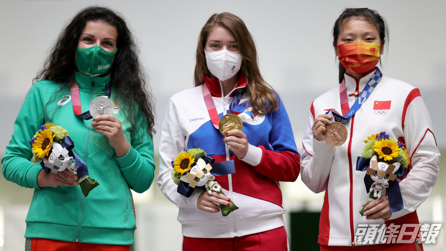 姜冉馨(右)首次出戰奧運便於女子十米氣手槍摘銅。Reuters