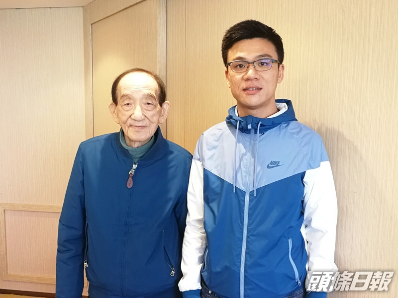 「舖王」鄧成波(左)及其五子鄧耀昇(右)。資料圖片