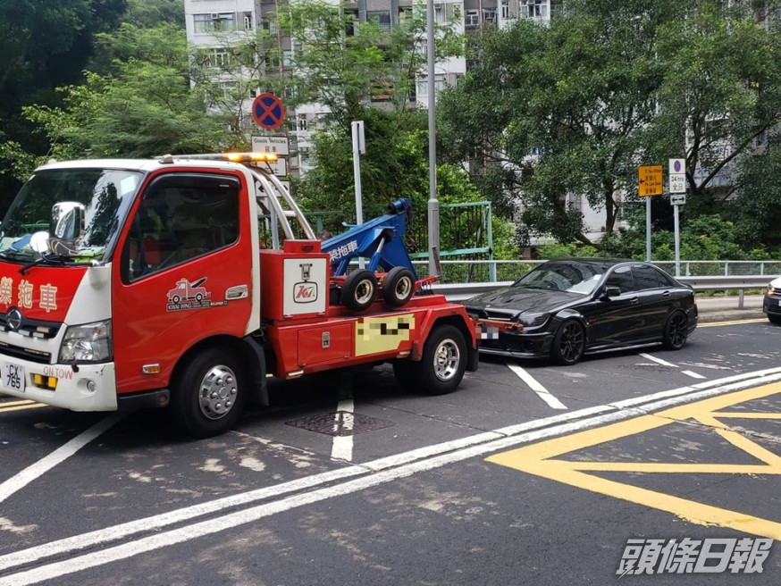 東九龍警員打擊違泊。警方圖片