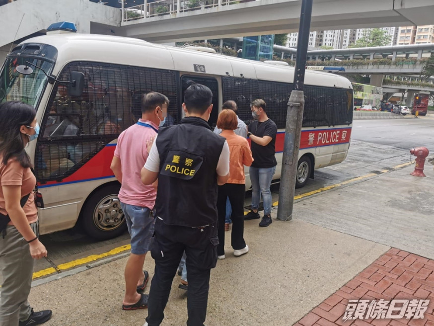 警方於荃灣搗非法麻雀賭檔,拘7名男女。警方圖片