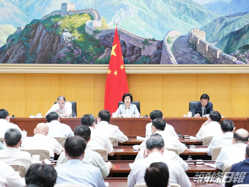 孫春蘭主持電視會議,強調要堅守口岸關口。新華社圖片